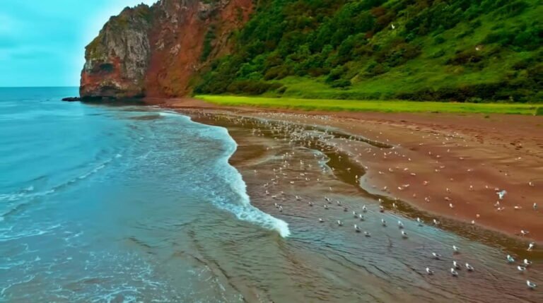 Breathtaking landscapes in Russia featuring stunning mountains, crystal-clear lakes, dramatic coastlines, vast forests, and unforgettable natural scenery.