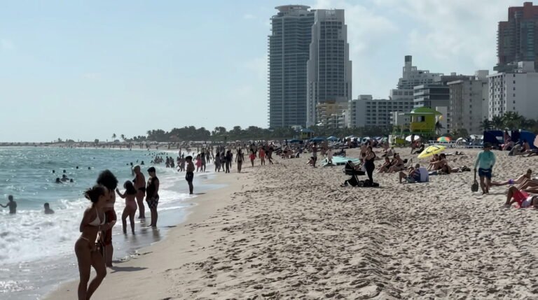 Best things to do in Miami, Florida, including beautiful beaches, exciting attractions, vibrant neighborhoods, outdoor activities, and must-visit spots for an unforgettable trip.